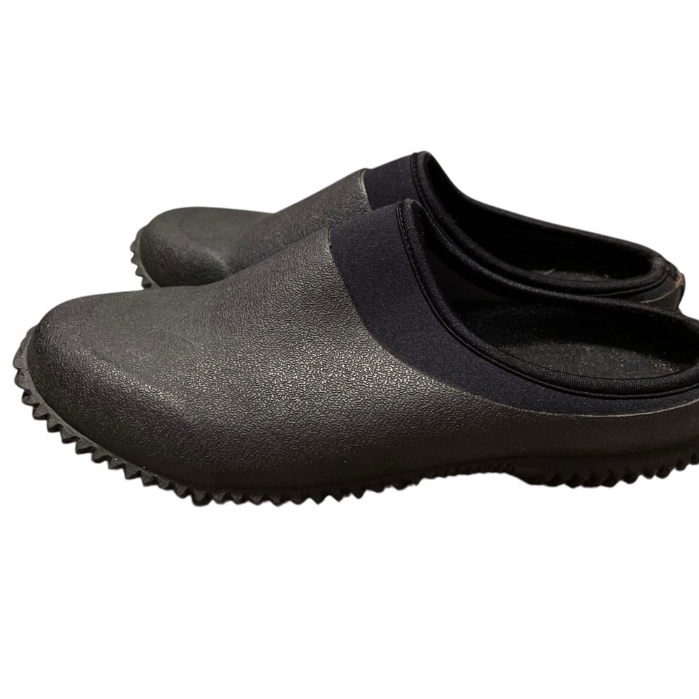 Smith & Hawken Black Flats with Textured Soles Womens Size 6